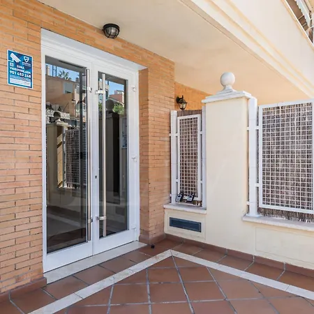 Seaside With Large Terrace, Pool & Parking Rems