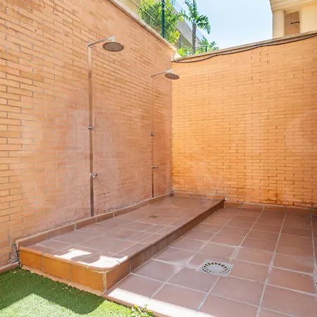 Seaside With Large Terrace, Pool & Parking Rems 公寓 *