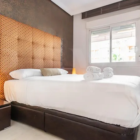 Seaside With Large Terrace, Pool & Parking Rems * 贝纳尔马德纳