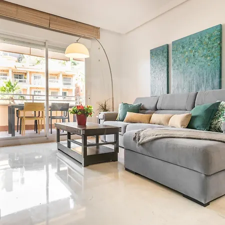 Seaside With Large Terrace, Pool & Parking Rems 公寓 贝纳尔马德纳