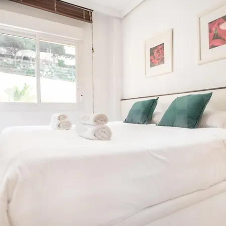 Seaside With Large Terrace, Pool & Parking Rems *