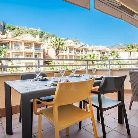 Seaside With Large Terrace, Pool & Parking Rems