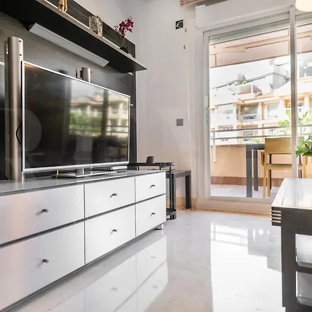 Seaside With Large Terrace, Pool & Parking Rems Appartement Benalmádena